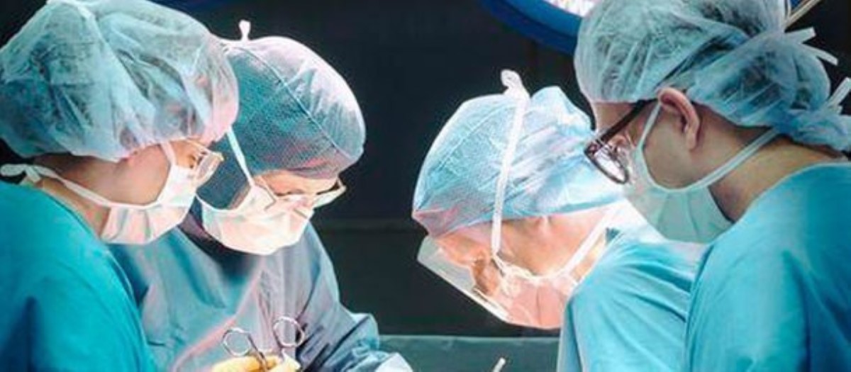 В Украине массово увольняются хирурги и анестезиологи