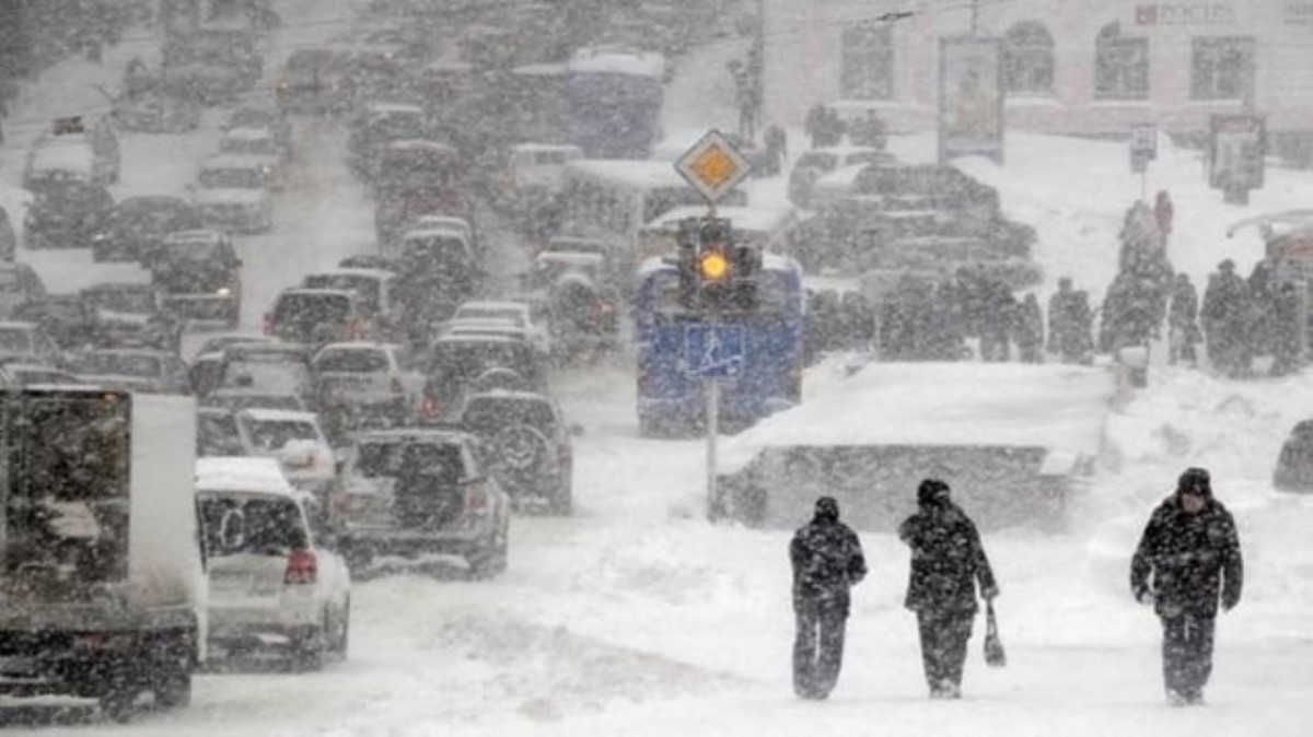 По Украине перекрывают трассы и дороги, причина не в снегопаде