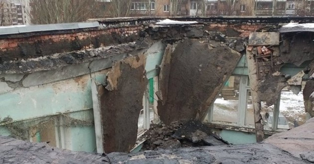 В школе на Донбассе обвалилась крыша
