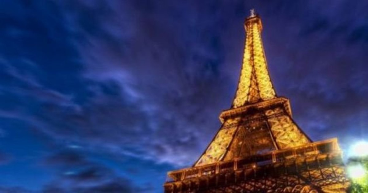 Париж уходит под воду: яркие кадры подтопленой Эйфелевой башни
