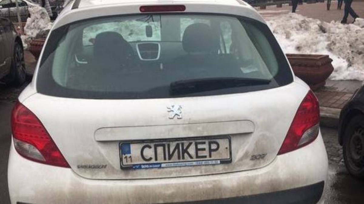 По Киеву ездит авто с номерами "СПИКЕР"