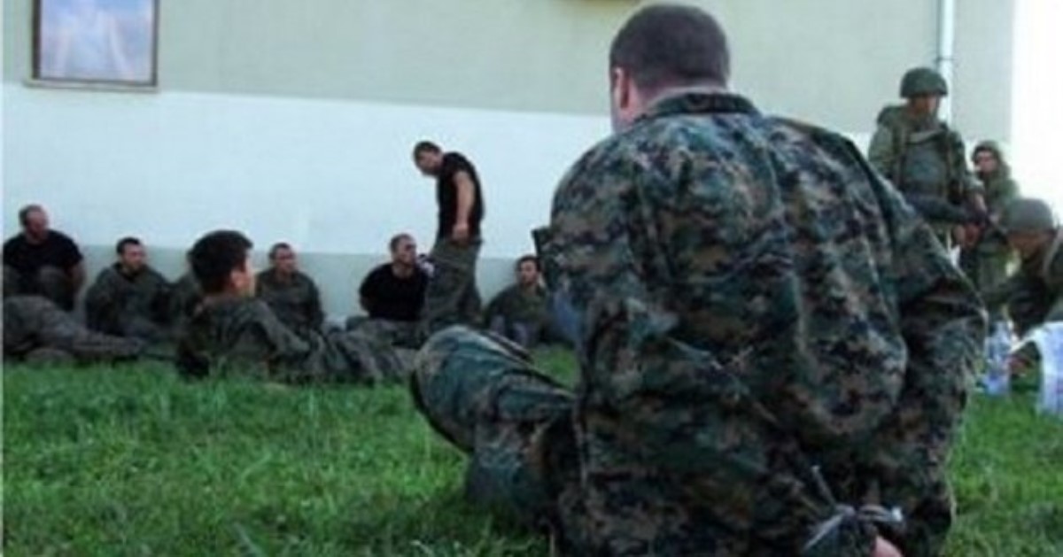 Заставляли выкапывать трупы: мать экс-пленного рассказала об издевательствах от боевиков ДНР