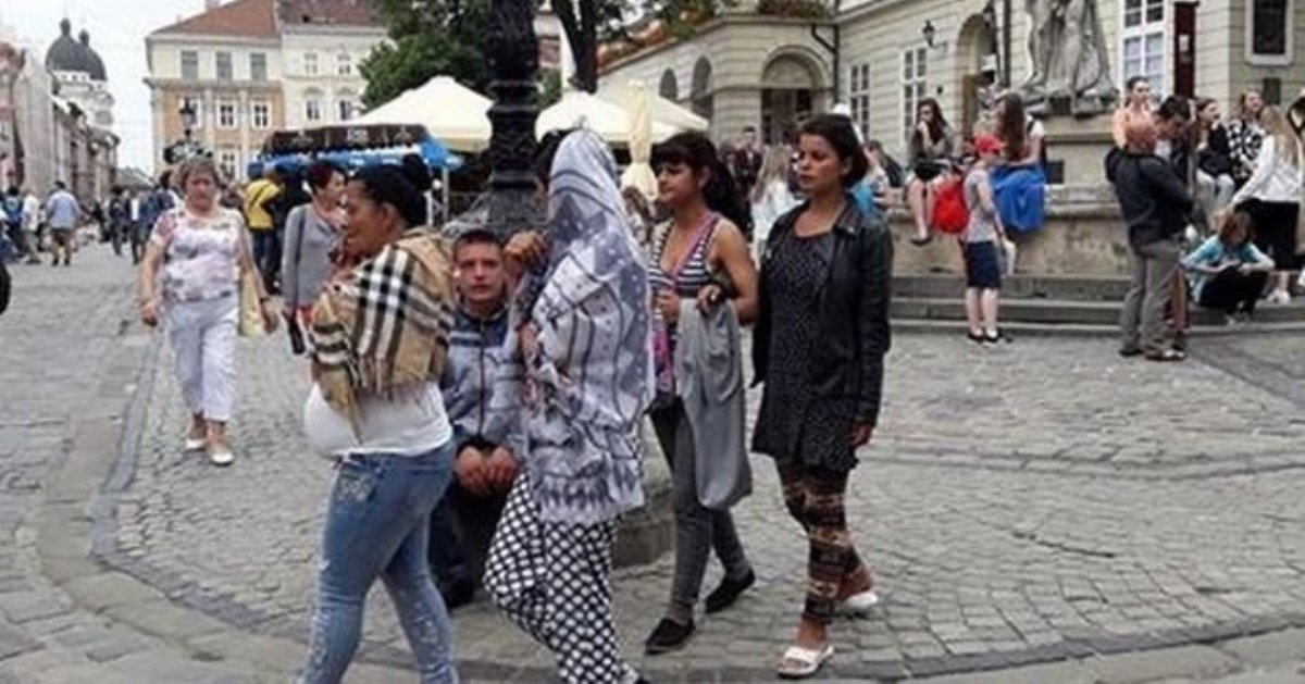 Будьте бдительны: в Киеве бригадой  "работают" воровки