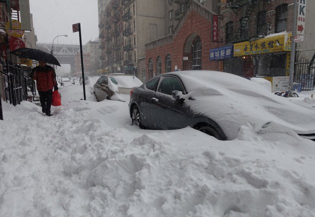 Из-за сильнейшего снегопада в Нью-Йорке закрыли все школы