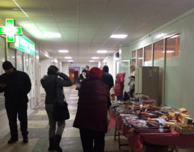 В поликлинику за колбасой? Фото из киевской больницы возмутило сеть