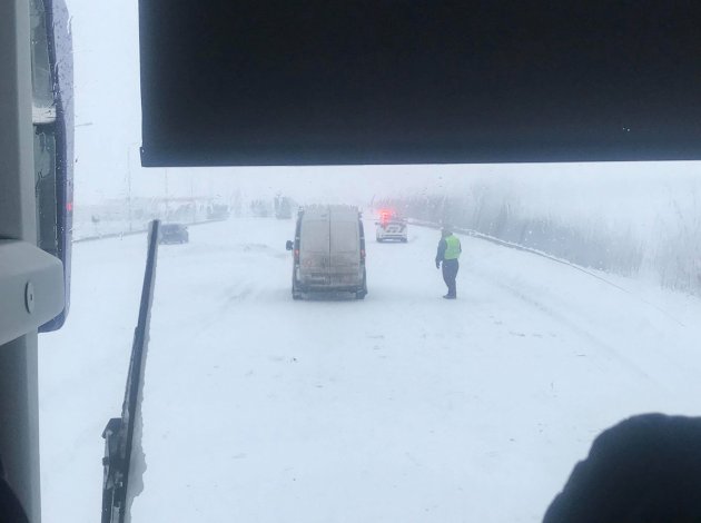 Из-за снежной бури одесская трасса перекрыта