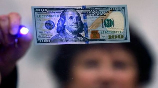 Поддельные доллары и документы для "евробляхеров". Как устроен фальшивомонетный рынок Украины