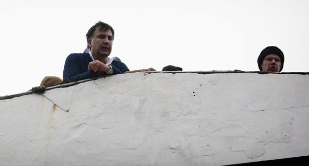 Саакашвили рассказал, зачем вылез на крышу
