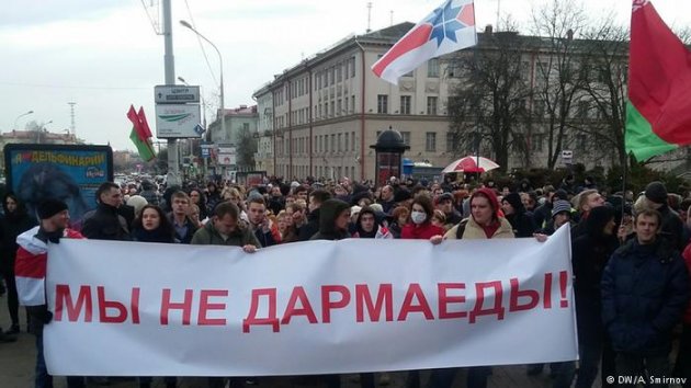 В Беларуси отменили "налог на тунеядцев"