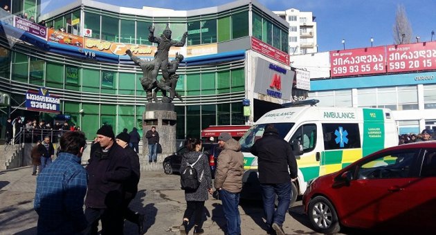 В Тбилиси обвалился потолок в метро: более 10 пострадавших