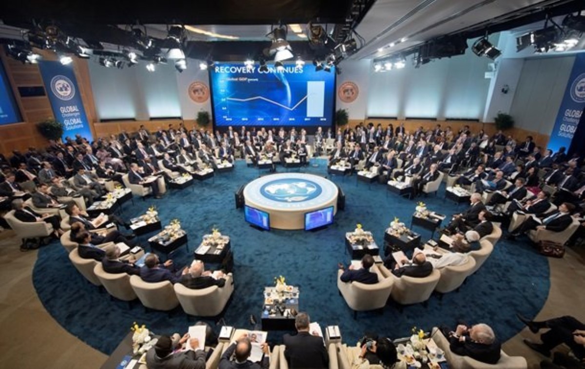 МВФ советует не повышать в Украине зарплаты
