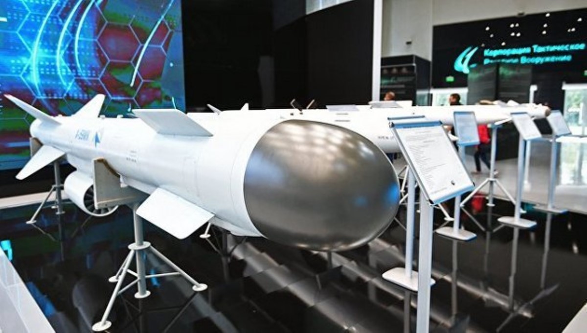 Поражает надводные и наземные цели: в России анонсировали гиперзвуковое оружие