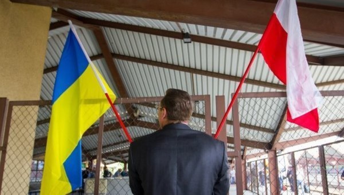 "Надо отозвать посла": Украина обвинила Польшу в геноциде украинцев