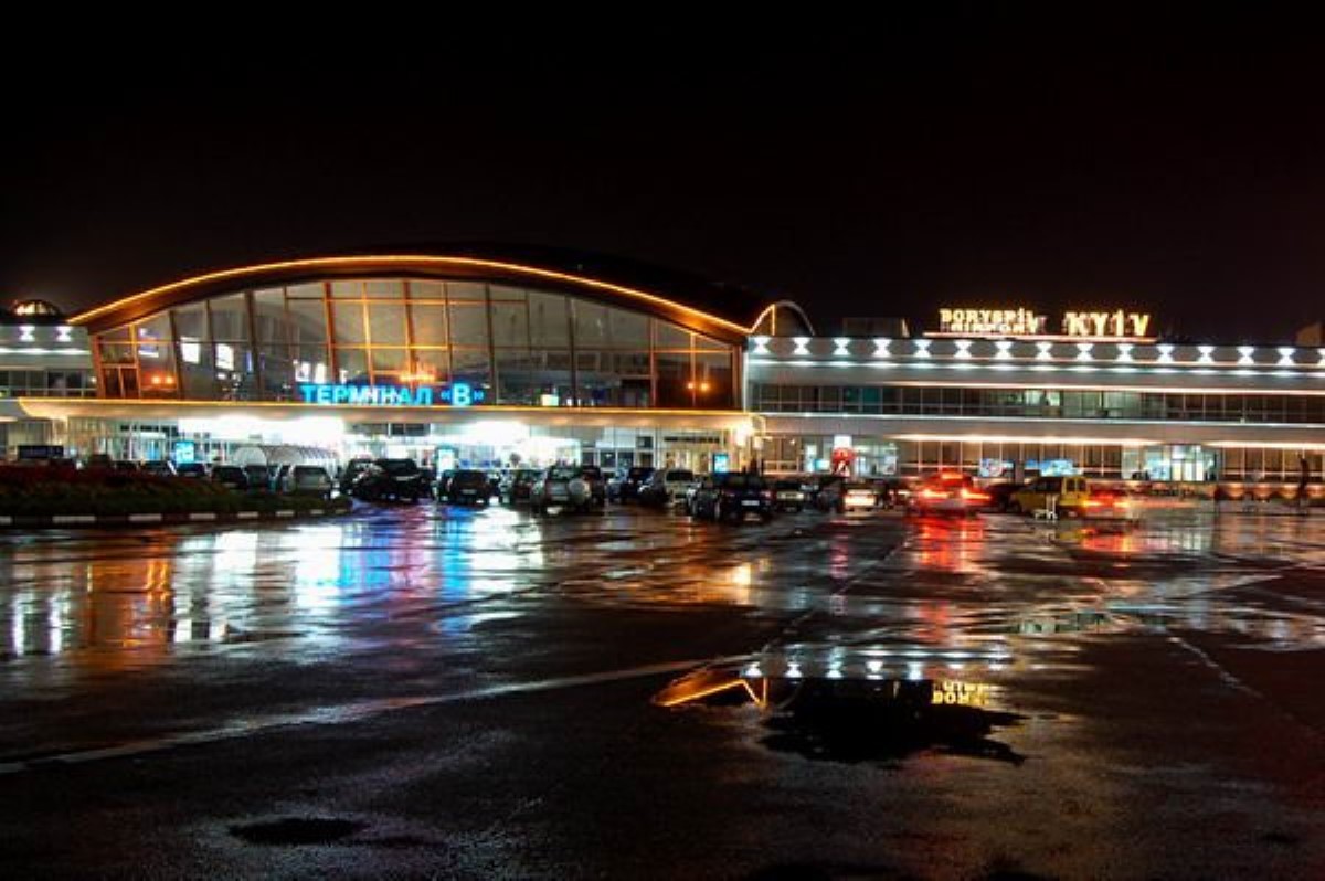 В аэропорту "Киев" пассажиры устроили массовую драку