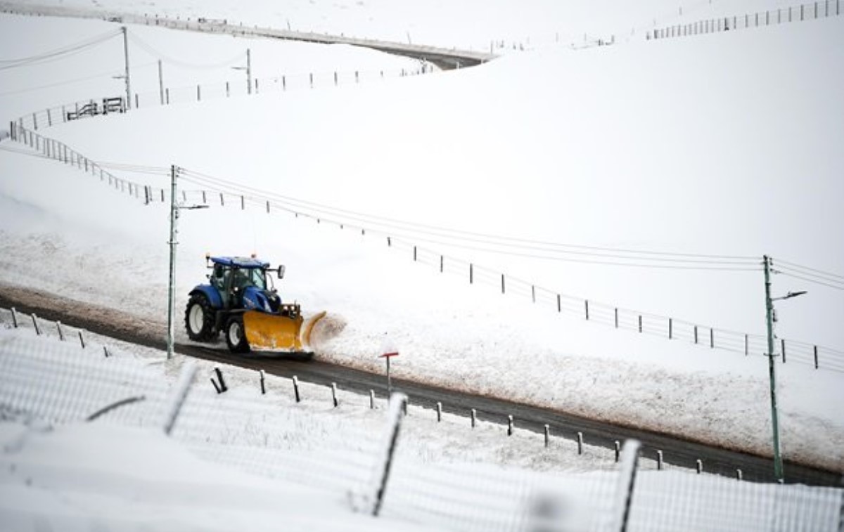 В Украине часть дорог закрыли из-за снегопада