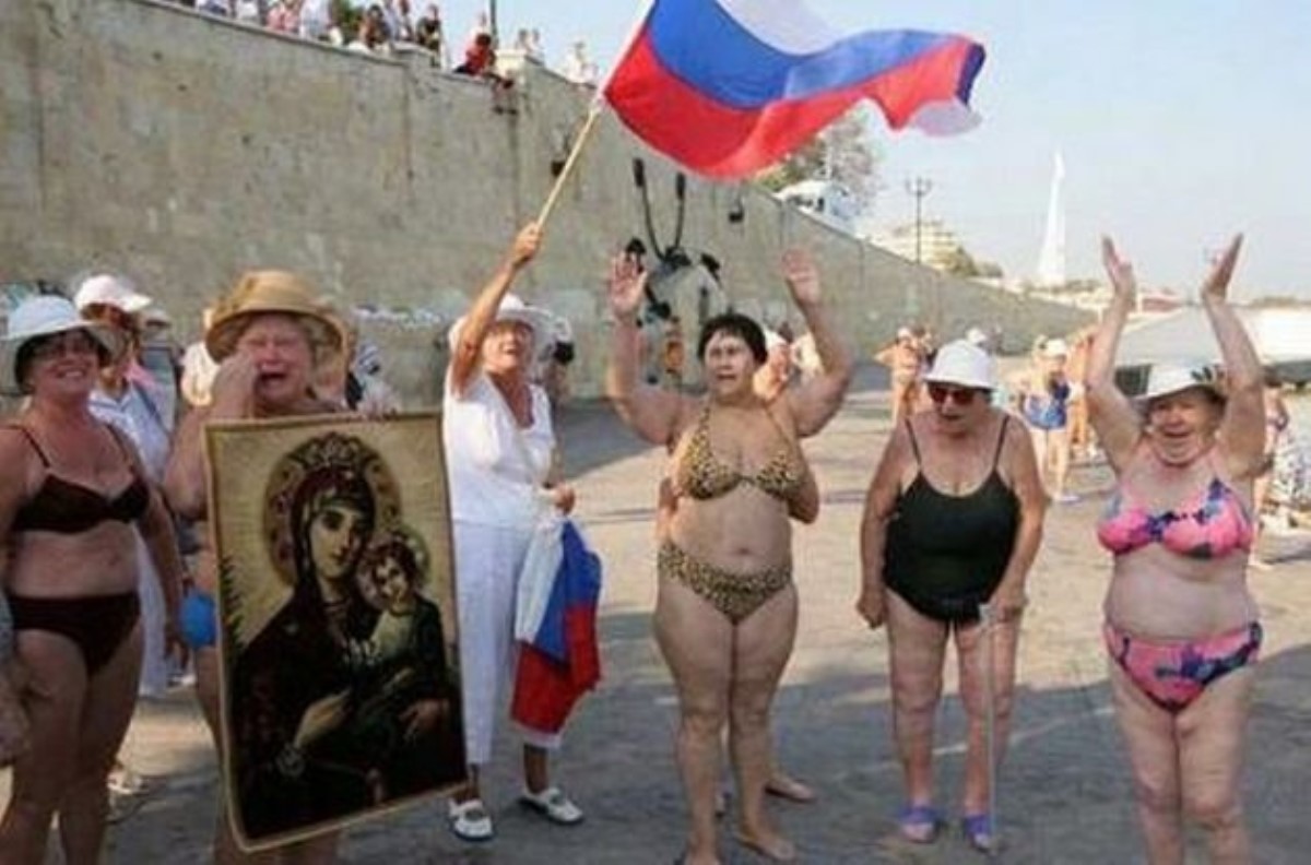 Завидуйте молча: красноречивые фото крымских пляжей рассмешили соцсети