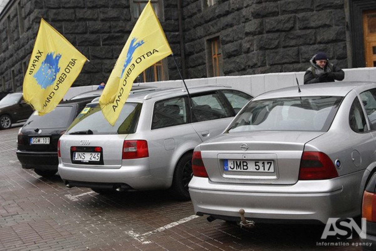 Владельцам авто на "евробляхах" предлагают амнистию