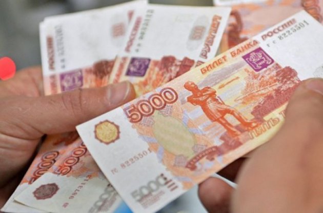 Конец рублю: в РФ заговорили о финансовой катастрофе из-за санкций США