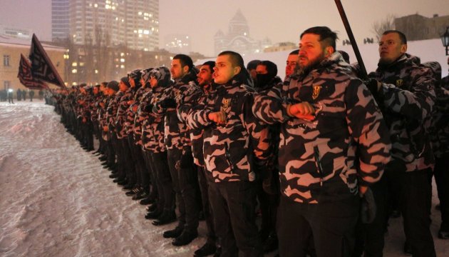Луценко хочет законом разрешить "нацдружинникам" патрулировать улицы