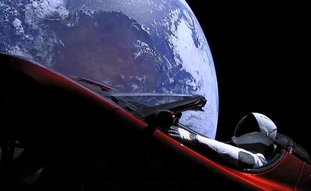 Илон Маск показал последнее фото Tesla из космоса