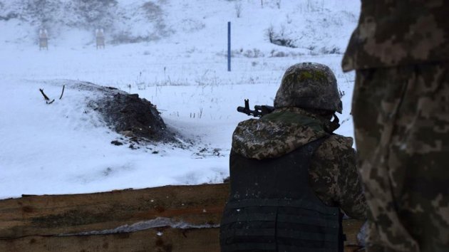 Украинских пограничников обстреляли с территории России
