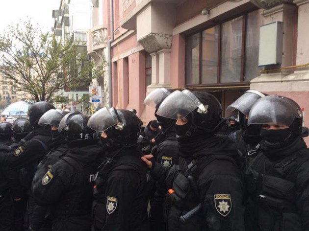 На Майдан приехал Порошенко, полиция оцепила территорию