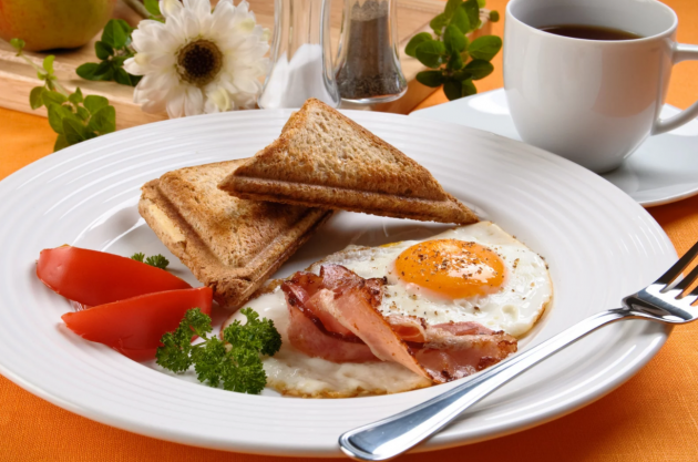 Отрава за столом: от чего стоит отказаться за завтраком