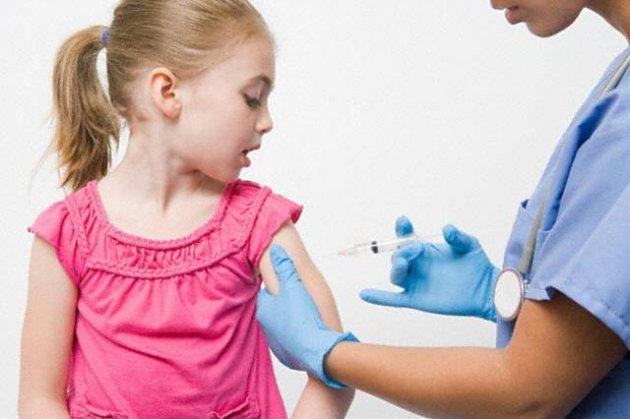 Детям без прививок могут запретить посещать школы