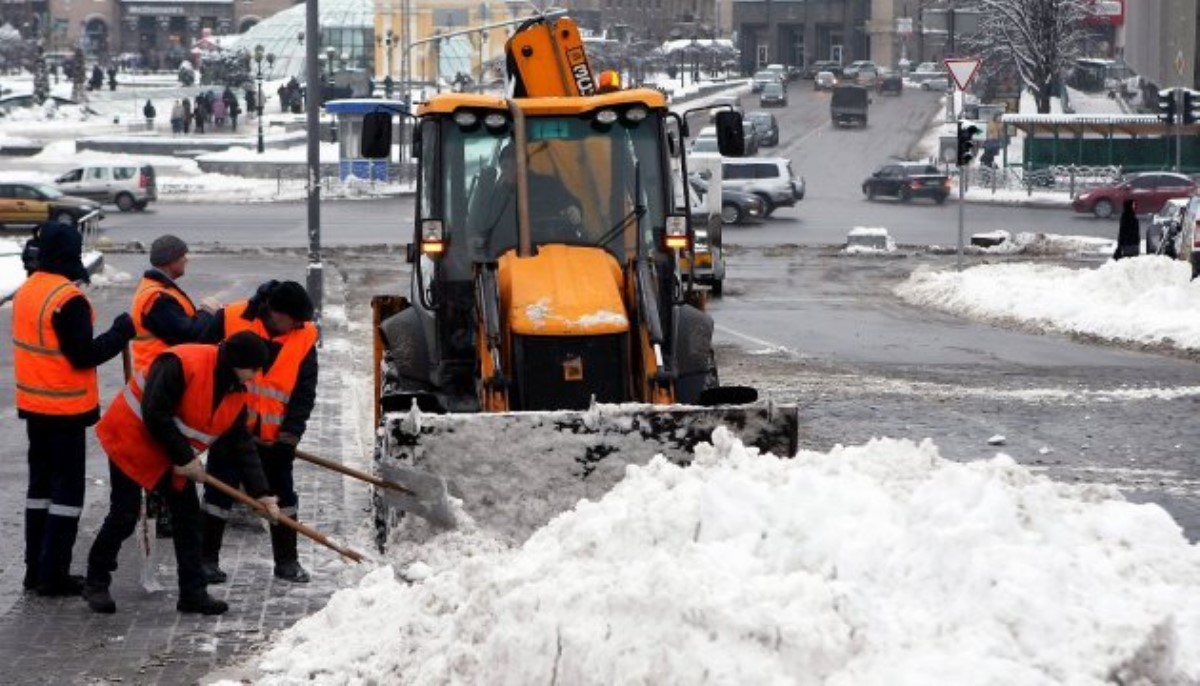 Кличко просит военных убрать снег в Киеве