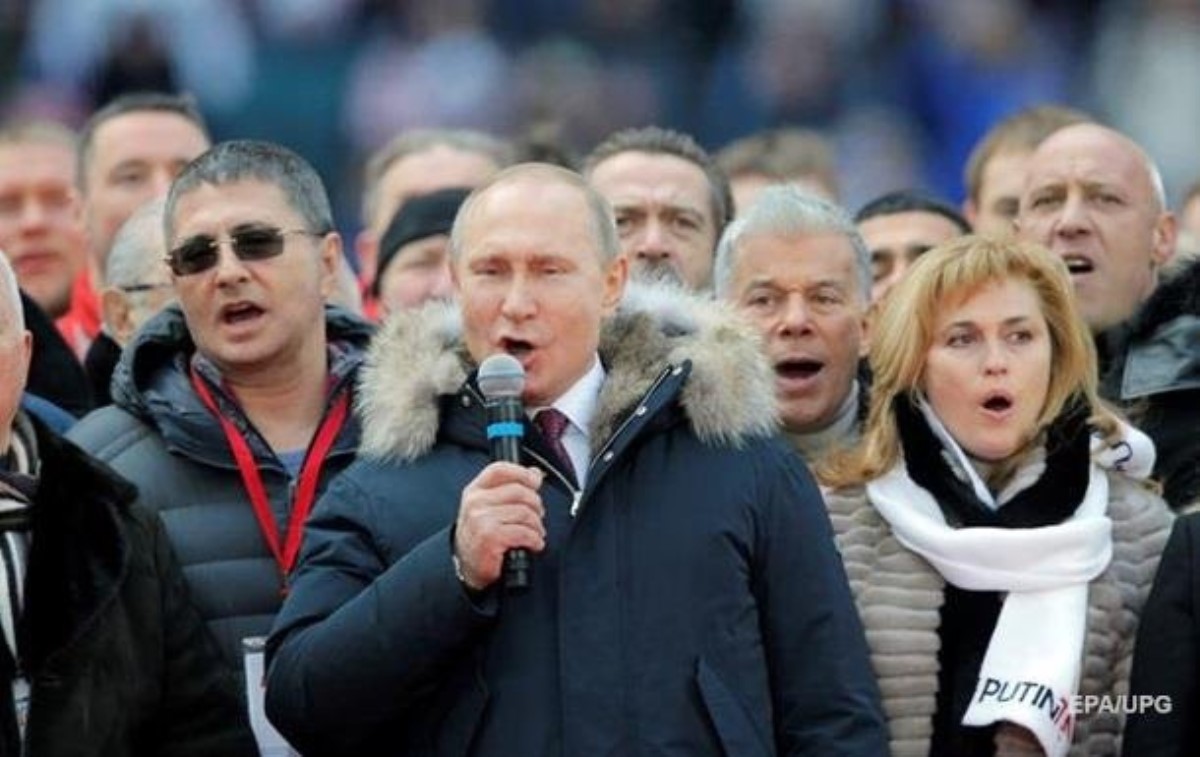 Путин раскрыл свой певческий талант, исполнив российский гимн