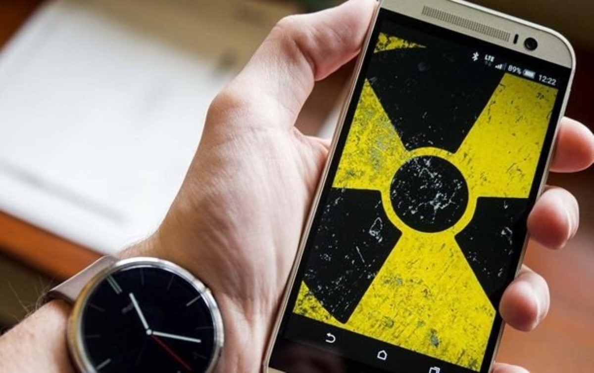 Стало известно, какие смартфоны круглосуточно излучают радиацию