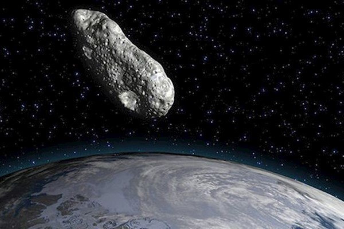 Способен уничтожить планету: к Земле приближается огромный астероид