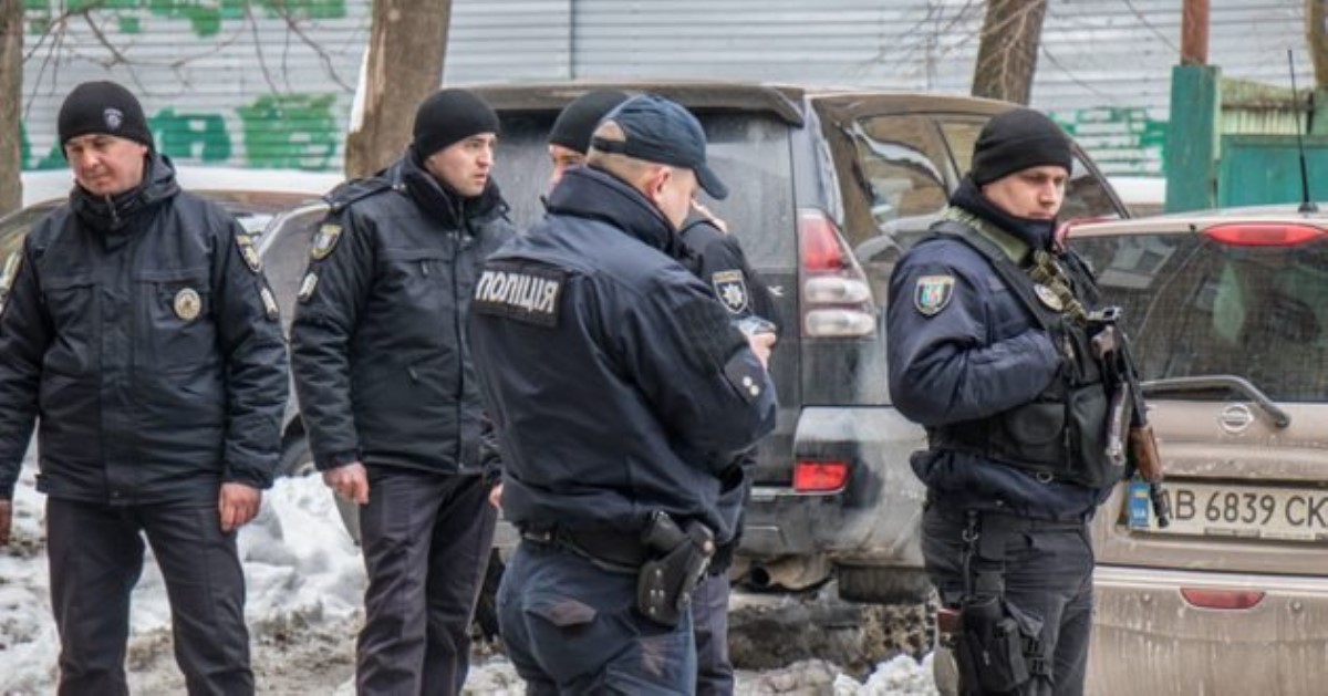 Вскрылись неожиданные детали суицида полицейского возле имения Порошенко