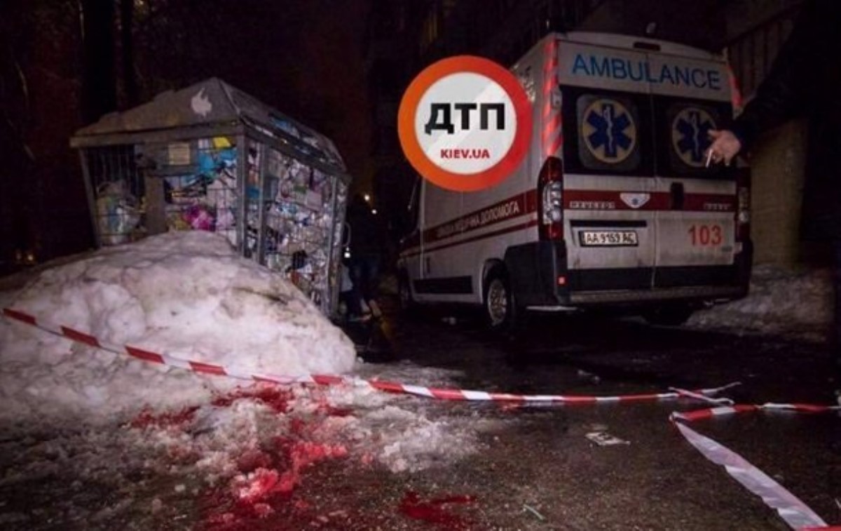 Вышел подышать воздухом: в Киеве на улице зарезали мужчину