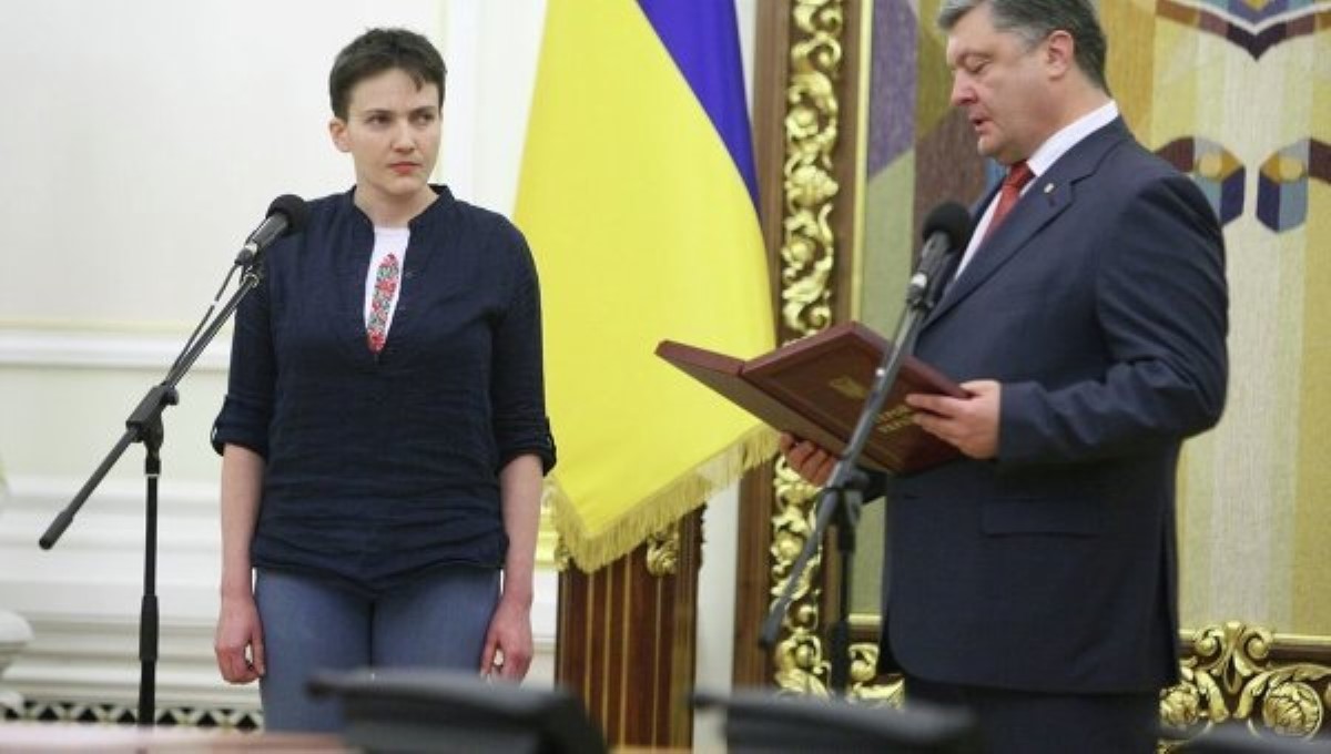 Савченко решила сама отдать звезду Героя Украины