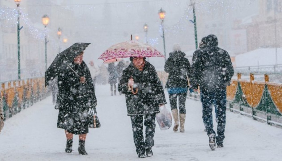 Новый циклон спешит "на помощь" уходящему: Украину накроют сильнейшие снегопады