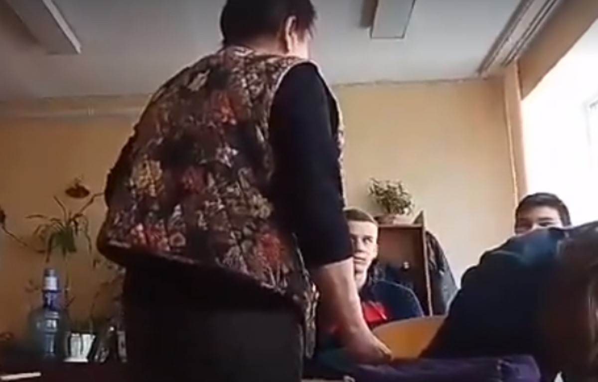 Под Киевом разгорелся очередной скандал из-за чрезмерно жестокой учительницы. Видео