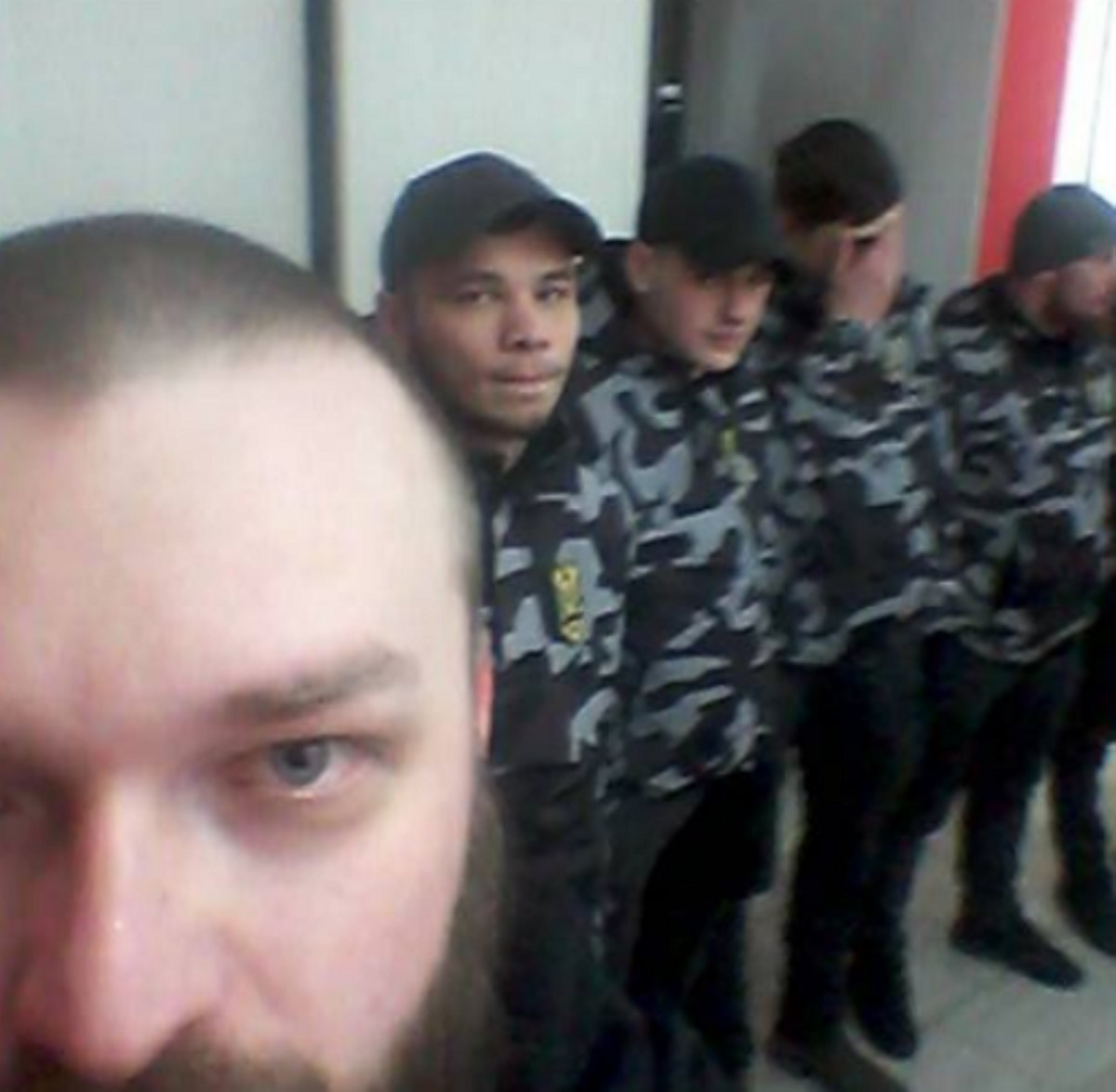Бойцы "Нацкорпуса" заявили, что берут под охрану офис ZIK