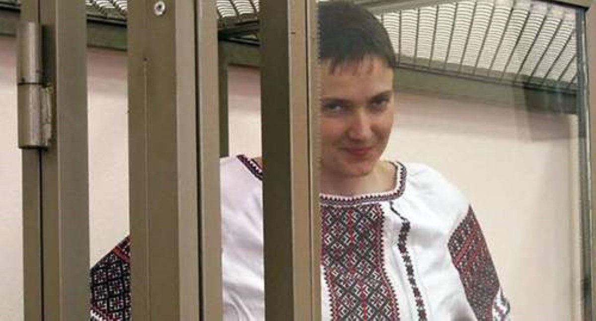 Савченко в новом ролике пообещала пойти в президенты и сняла с себя вышиванку
