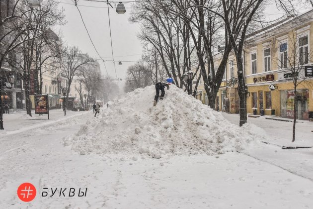 Снежный апокалипсис парализовал Украину: все подробности