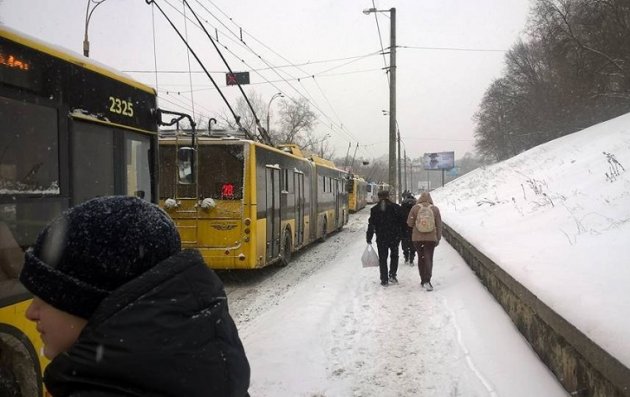 Чиновники предупредили, что транспорт в Киеве будет работать "с отклонениями"
