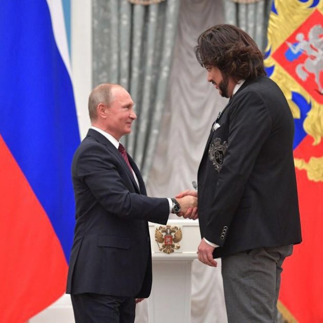 "Я за сильного президента": Киркоров показал истинные "габариты" Путина. Фото