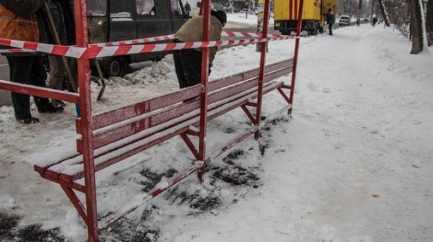 В Киеве на остановке внезапно умер мужчина