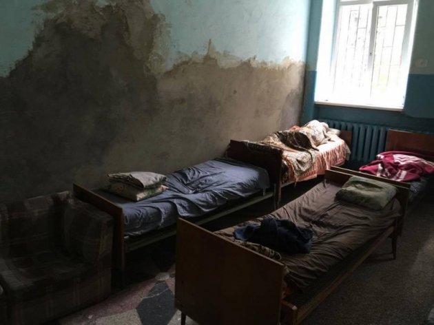 Как в фильме ужасов: украинская больница с тараканами шокировала соцсети