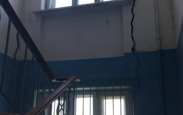 ЧП в Запорожье: люди в спешке покидают жилье, дом вот-вот разрушится. Фото