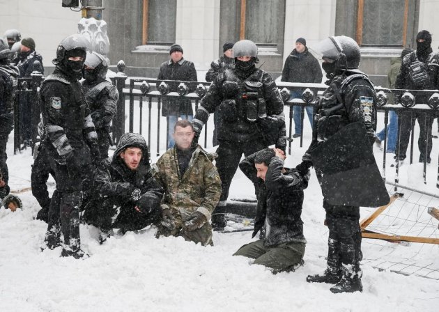 Полицейский, применивший газ против журналиста при разгоне МихоМайдана, отстранен от службы