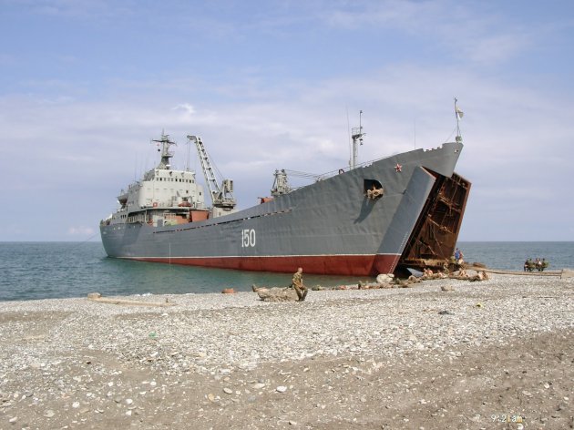 Россия отправила в Сирию корабль, загруженный боевой техникой