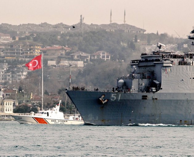 С морпехами на борту: в Черное море зашел десантный корабль США