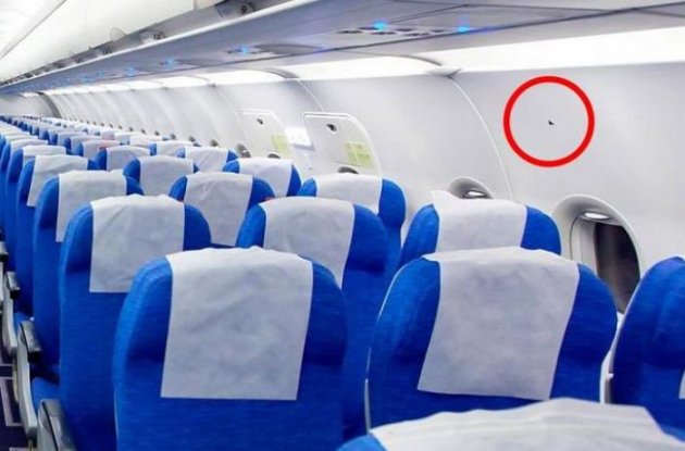 Что значат «треугольники» на борту самолёта, и Почему нужно обязательно выбирать места рядом с ними