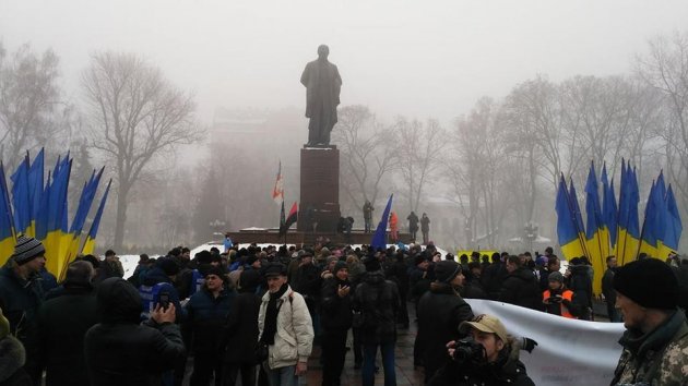 Порошенко не решился сегодня возложить цветы к памятнику Шевченко
